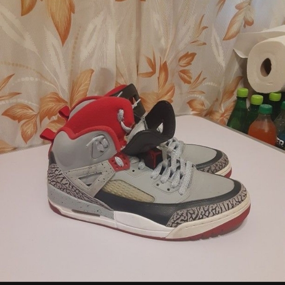 Jordan Spizike Wolf Grey sneakers, Size 10½ - Picture 2 of 9